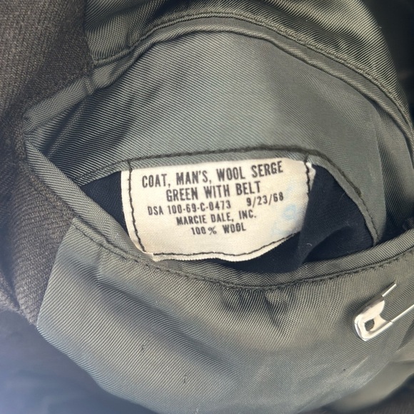 Olive green with red patches vintage military 
rifle marksman coat with belt. - Picture 7 of 7